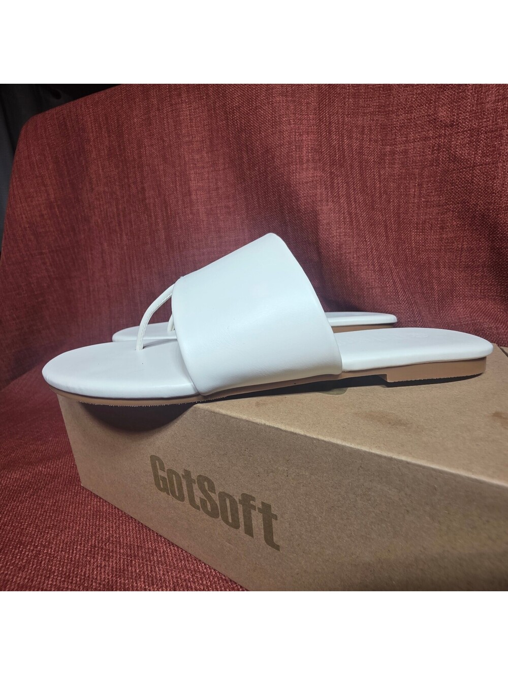 New in box - Wmns 8.5 - GotSoft white slide sandals - Picture 2 of 5